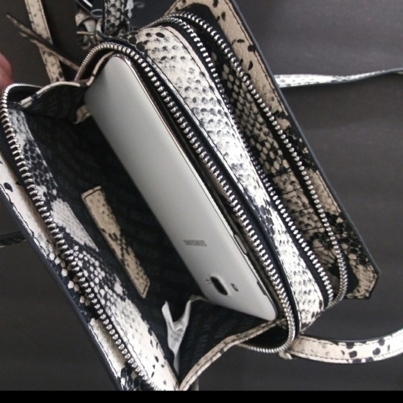 NWT STEVE MADDEN MINI CROSSBODY WALLET COMPARTMENT - Picture 7 of 11